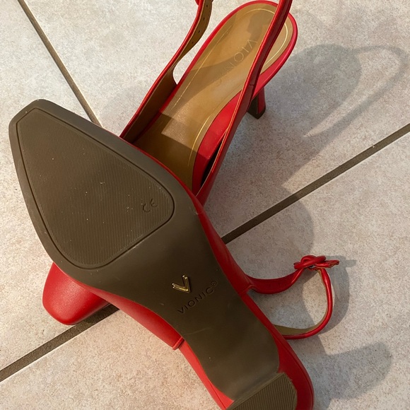 Vionic Red Heels Slingback Pumps - Picture 4 of 6